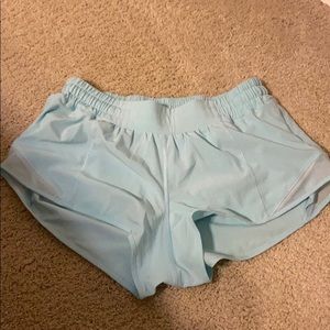 Lululemon 2.5 in Hotty Hot Shorts Size 8